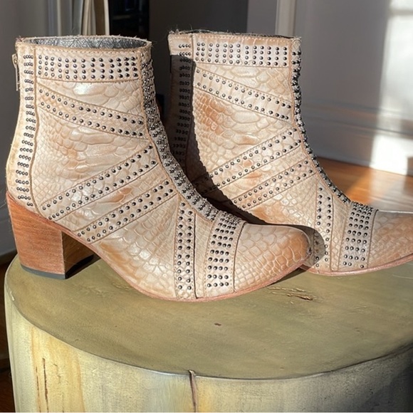 Freebird by Steven Nelle Studded, Distressed and Textured Ankle Boots - Size 9 - Picture 3 of 7